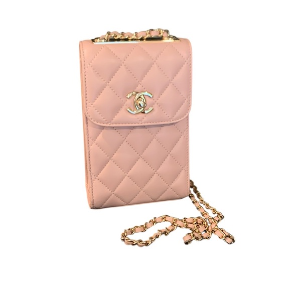 C h a n e l  Style Accessories - 🆕 Chanel Style Peach Leather Pearl Crush Chain Phone Holder Bag 🆕